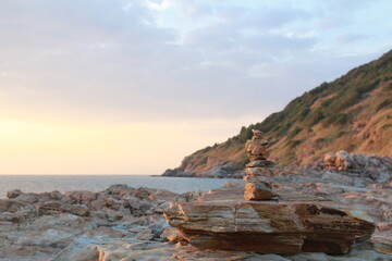 Rocks and calm sea with islands on the sunset ,At Khao Laem Ya - Mu Ko Samet National Park
- 557642588