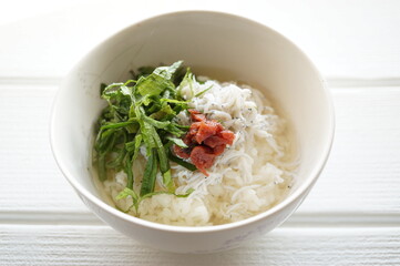 しらすと梅干しのお茶漬け