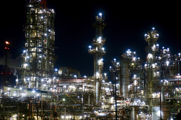 Fototapeta premium 工場地帯の夜景（三重県・四日市市）