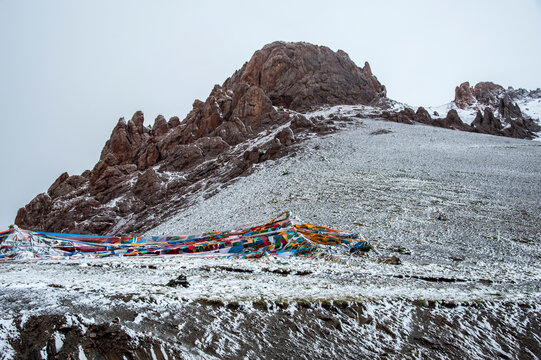 Kyang-la Pass between Nam Tso Lake and  Yamdrok-tso Lake. Damxung County, Lhasa, Tibet, China