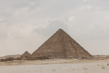 Plakat Pyramid of Menkaure in Cairo, Egypt