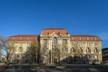 Denkmalgeschütztes ehemaliges Preußisches Oberverwaltungsgericht in Berlin-Charlottenburg