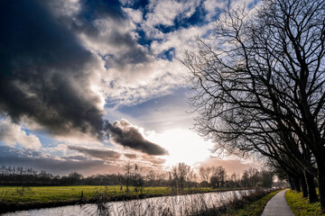 Kanal in der Abendsonne