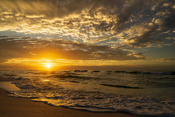 Fototapeta premium Sunrise over Gulf of Mexico 