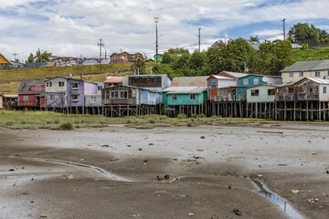 Obraz premium Palafitos de Pedro Montt - colorful stilt houses on Chiloé (Isla Grande de Chiloé) in Chile 