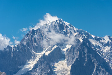 Fototapeta na wymiar Amazing view over the Mont Blanc, the highest mountain of Europe