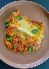 Spinach and ricotta cannelloni with mint leaves