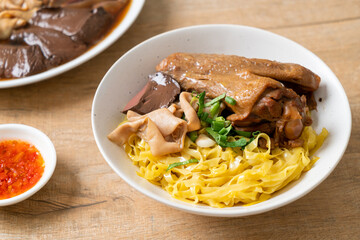 Egg noodles served dry with braised duck