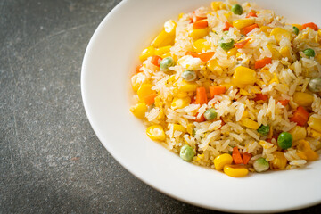 fried rice with mixed vegetable (carrot, green bean peas, corn) and egg