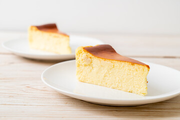 burn cheesecake on white plate