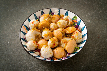 Meatball and fishball spicy salad