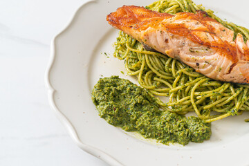 Spaghetti pesto with grilled salmon