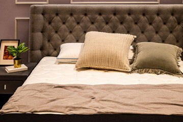 a cozy bedroom image