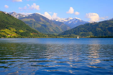 Fototapeta na wymiar Zell am See and blue lake idyllic landscape in Carinthia, Austria