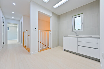 A minibar and a small kitchen are installed in the family room on the 2nd floor to increase convenience