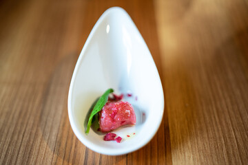 Entree di benvenuto, con carne e formaggio