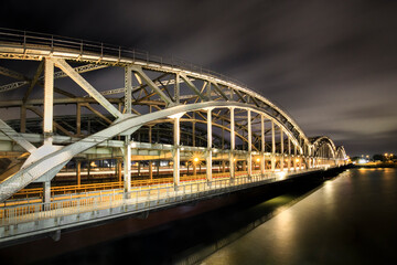 Elbbrücken bei Nacht