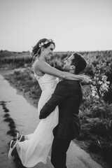Wedding couple in the vineyards of Rheinhessen in black and white	