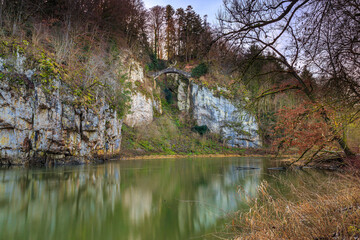 Fototapeta na wymiar Die Teufelsbrücke im oberen Donautal bei Inzigkofen