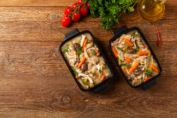 Chicken casserole. Served in black pots.