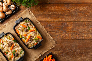 Chicken casserole. Served in black pots.