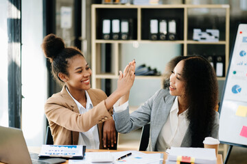Those who work hard, win in the conference room new startup project