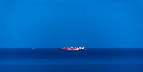 LNG Gasversorgung von Deutschland - Gas, Erdgaslieferung per Schiff in Lubmin vor Rügen Ostsee |...