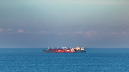 LNG Gasversorgung von Deutschland - Gas, Erdgaslieferung per Schiff in Lubmin vor Rügen Ostsee | Seapeak Hispania - Anthony Veder - Neptune
