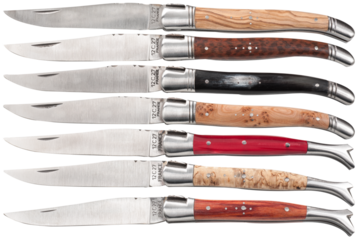 collection de couteaux sur fond transparent