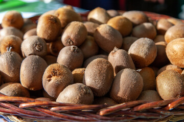 Kiwis expuestos en el mercado anual de Santo Tomás en Bilbao, Bizkaia, País Vasco