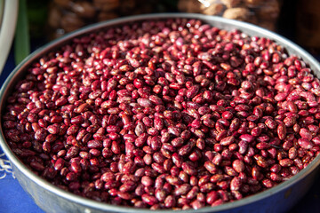 Legumbres expuestas en el mercado anual de Santo Tomás en Bilbao, Bizkaia, País Vasco