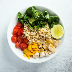 Quinoa with chicken, mango and kale	
