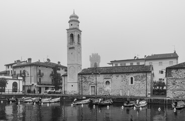 Naklejka premium Port of Lazise on Lake Garda, right the church of San Nicolò, Lazise, Verona province, northern Italy, Europe, january 21, 2022