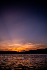 Fototapeta na wymiar 諏訪湖と日の入り