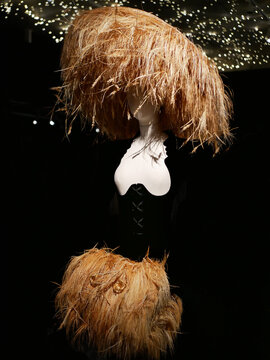 High fashion : Elsa Schiaparelli collection. Black velvet laced skirt,bustier. Hat and muff feathers, ears of wheat.  By Daniel Roseberry. 2022/23