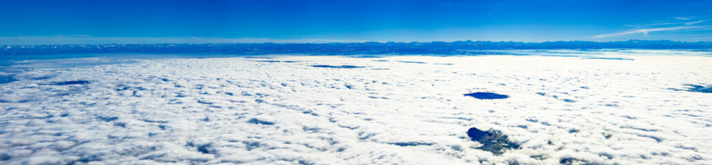 Die Alpen über den Wolken