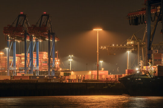 Containerbr&uuml;cken an der Elbe