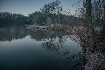 Obraz premium Winter sunrise on river