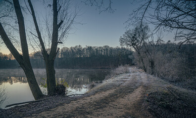 Obraz na płótnie Canvas Winter sunrise on river