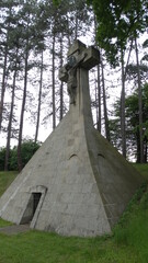 Piramida w Zagórzanach, grobowiec piramidalny o wysokości 10 metrów, Małopolska, - obrazy, fototapety, plakaty