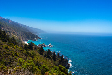 Fototapeta na wymiar Big Sur along the coast of California on a scenic drive 