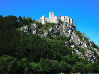 Fototapeta premium castle of strecno on the hill surounded by green forest in summer in slovakia