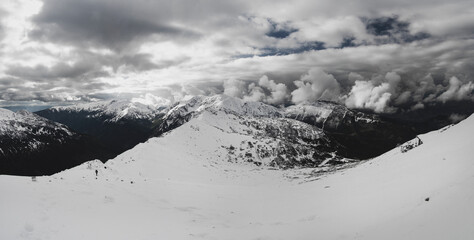 Panoram w Tatrach na Czerwony Szlak. Stok narciarski z Kasprowego Wierchu - obrazy, fototapety, plakaty