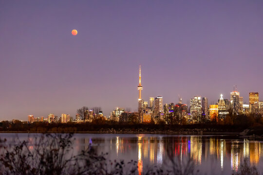 Total lunar eclipse full moon over the Toronto skyline