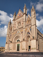 Fototapeta na wymiar Orvieto, Umbria, Italy: the ancient Catholic cathedral, masterpiece in Italian Gothic style with marvelous sculptures and mosaics