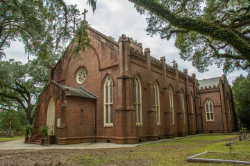 Historical Grace Episcopal Church built in 1860 on Ferdinand Street in St. Francisville, West Feliciana Parish, Louisiana, USA - obrazy, fototapety, plakaty
