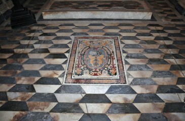 Napoli - Lapide tombale nella Cappella del Calvario della Chiesa di Santa Maria La Nova
