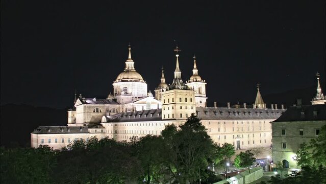 Timelapse de monasterio de El Escorial de noche