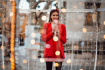 Mannequin femme dans Aix en Provence en France à Noel en hiver.