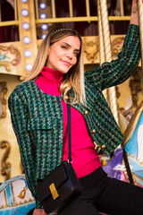 Mannequin femme dans Aix en Provence en France à Noel en hiver.